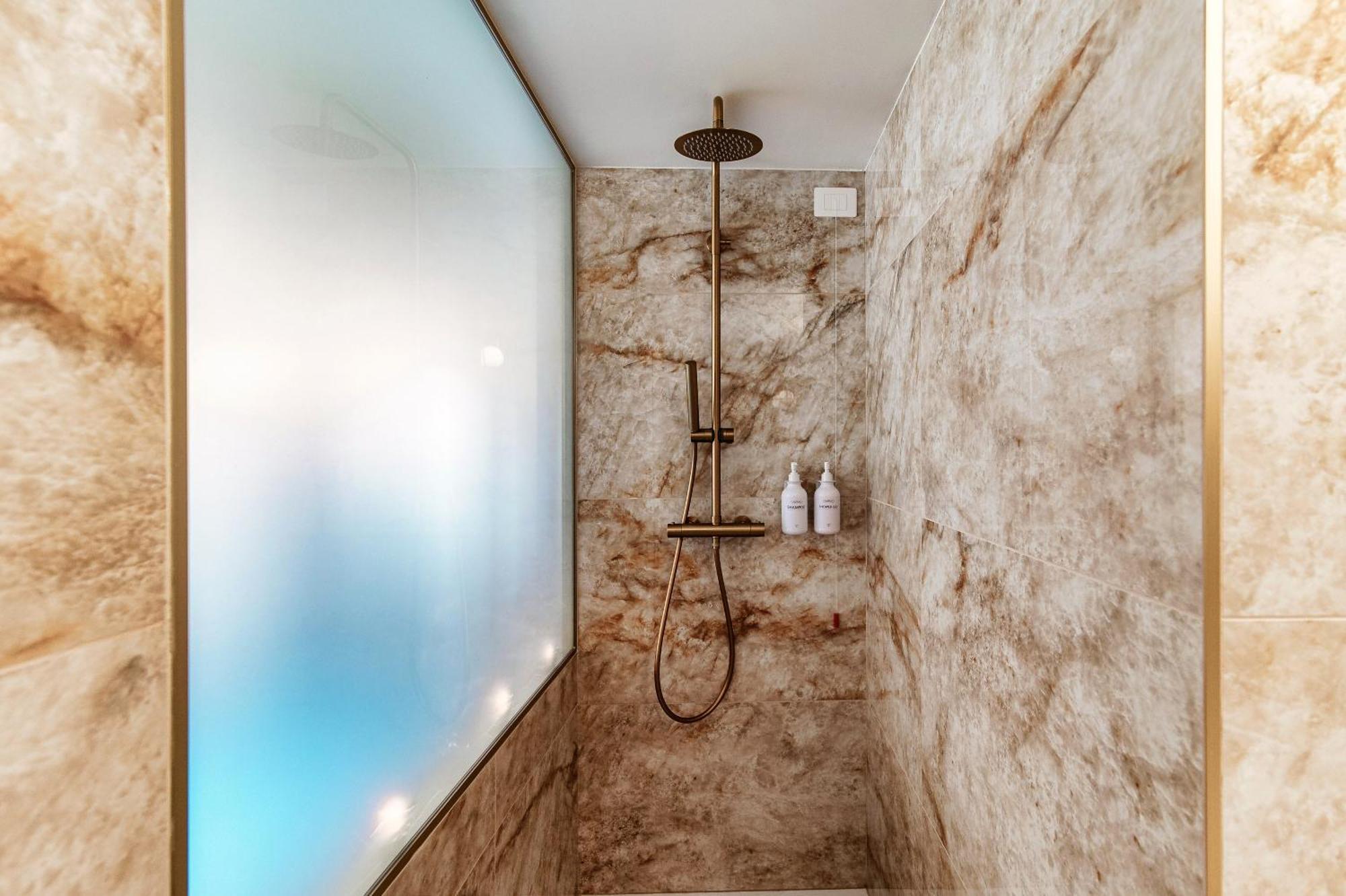 Sahara & Amazzonia Luxury Rooms- The House Of Travelers 코모 외부 사진